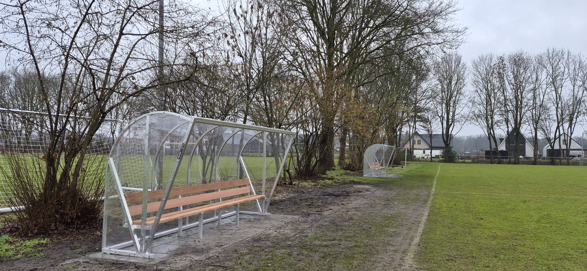 Nieuwe dug-outs op natuurgrasvelden