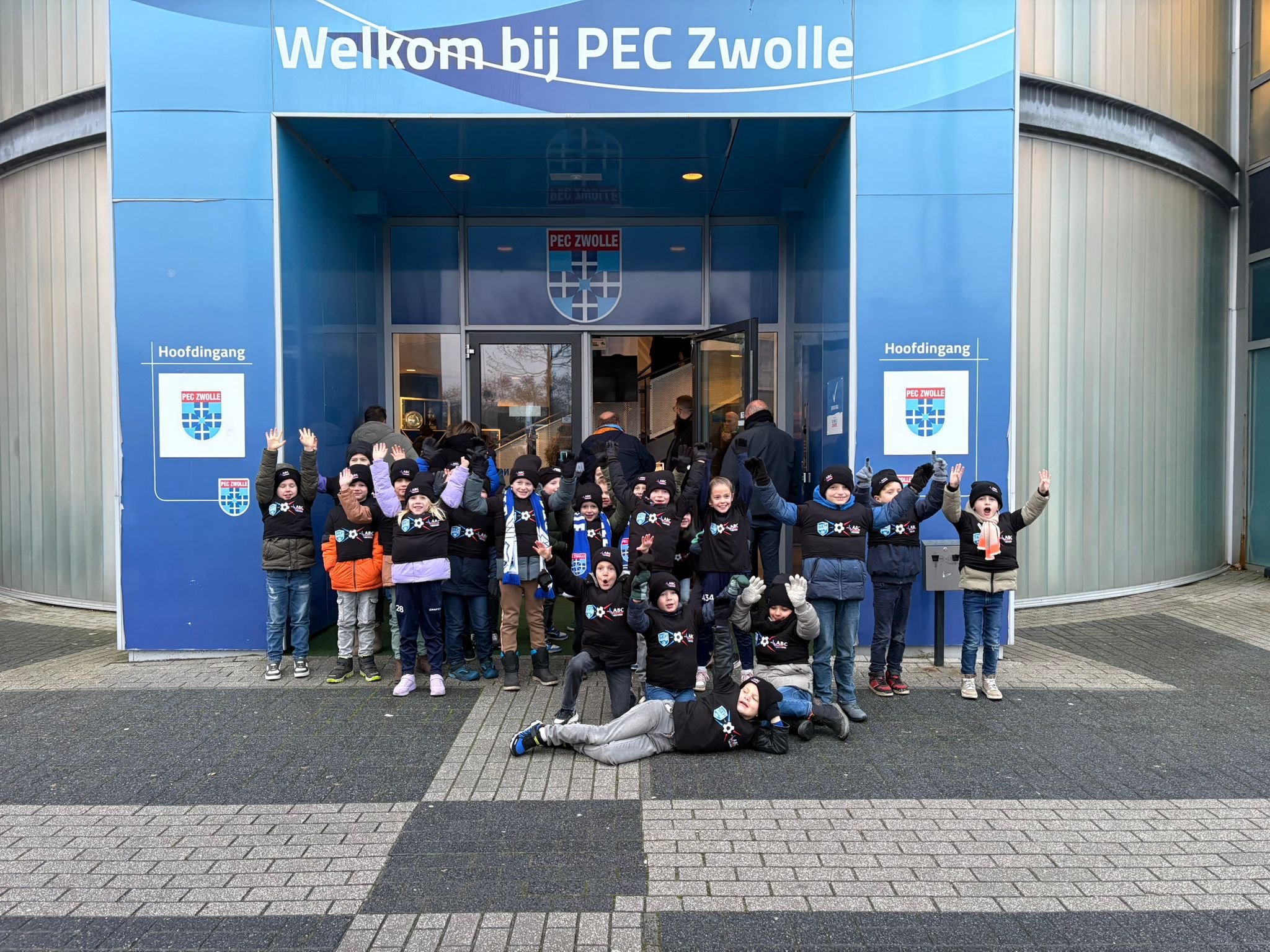 Jongste jeugd beleeft geweldige middag bij PEC Zwolle – Ajax Vrouwen!
