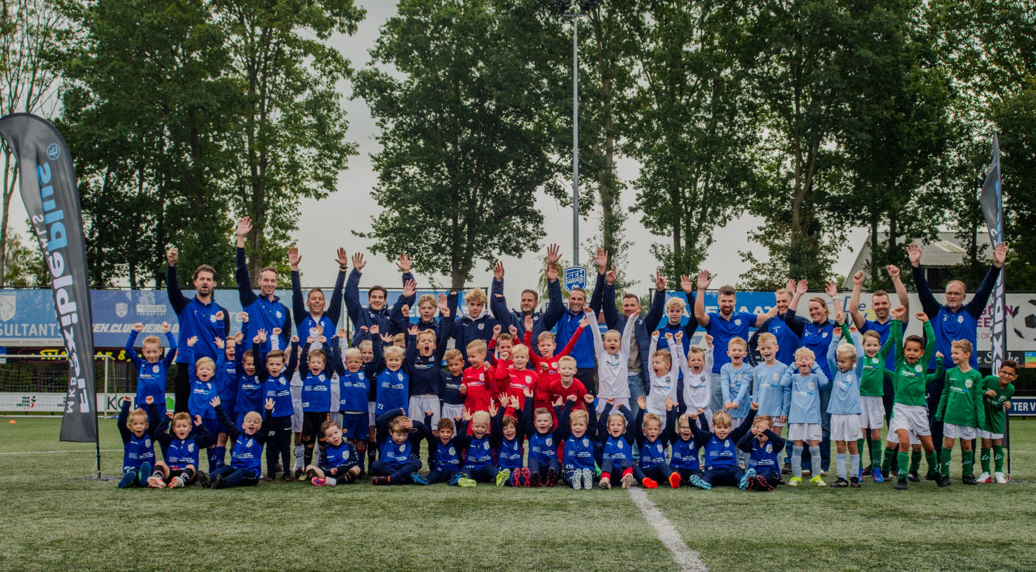 FOTO'S: Jongste voetballers van SEH ook begonnen aan seizoen